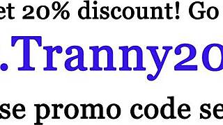 Uniformierter Ladyboy spritzt dickes Sperma beim Solo