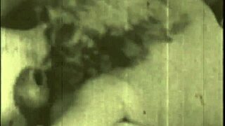 Рядко винтидж бисексуално действие в космати ретро сцени.