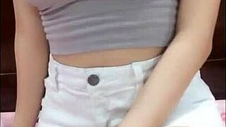 em nhung hani shows her big tits on webcam