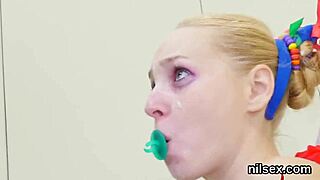 Gattina volpe trascinata in manicomio anale per sessioni brutali dolorose