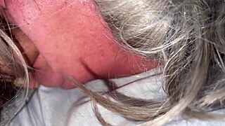 Globoko analno jebanje naredi zrelo milf popolnoma divjo