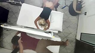 เซสชั่นนวดกลายเป็นป่าเถื่อนตอนภรรยาถูกเย็ดข้างสามี