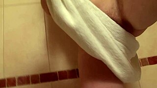 Reife Rothaarige Katja tittyfucks mit ihren hängenden Titten