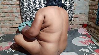 친구 엄마 타이트 보지 어젯밤 유혹 참지 못하고 섹스