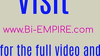 Csinos bi sportoló seggét basz egy medve, hoppá!