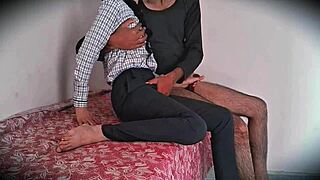 18-letnia uczennica mocno ruchana w klasie.