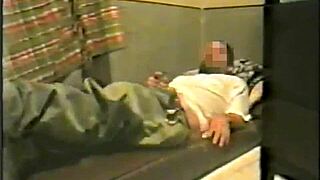 morena casada trepando com vigilante