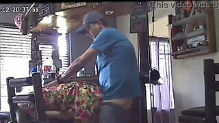 Skrivena kamera uhvatila moju ženu kako jebe mladog 18+ suseda