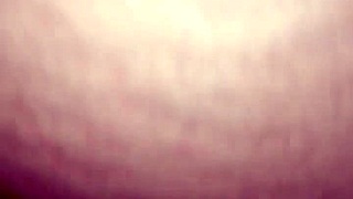 मेरा साला अपने लंड से मुझे जगाता है जबकि मेरा पति पास में है!