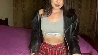 Hot Teen 18+ Explores Pussy Play