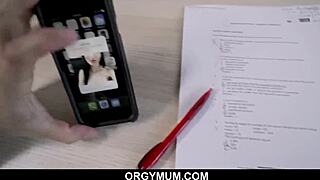 Zašto ne ubereš nagradu od pičke svoje maćehe milf u pozi psa?