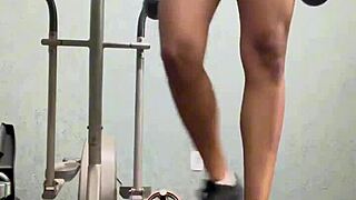 corajosa olha o muff diving na academia