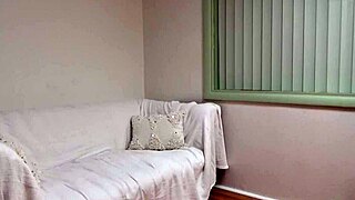 эй, это цыганское кастинг с сексуальной брюнеткой-интервью довольно дикое, ты должен увидеть