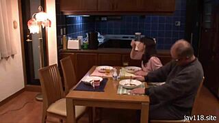 Hei, profesoara și elevul se fut în pat, atât de fierbinte! 🔥