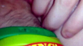 Bionda 18+ stuzzica figa stretta con azione di scopata intensa