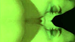 Compilación retro clásica de música de Led Zeppelin con himnos roqueros legendarios y riffs de guitarra. Incluye canciones icónicas de sus primeros álbumes.