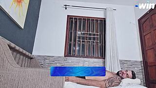 Peguei Meu Amigo Descansando Esfreguei Minha Buceta Na Cara Dele