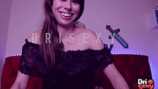 Sexy Novinha Gives Handjob and Rubs Pussy on Dick with Oiled Feet