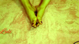 Latina Fixes Feet for Rich Massage Session