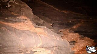 Novinha Masturbates On The Beach And Squirts