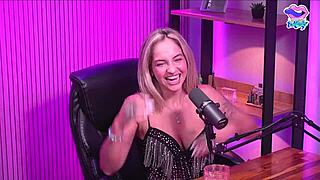 A Loirinha Peladinha No Estudio in Sexy Lingerie for Lesbian Orgasm