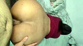 Sii audace con la tua matrigna e prendile il culo enorme