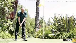 Daddy4k, γέρος μπαμπάς πληρώνει για άγριο σεξ με την κοπέλα του γιου