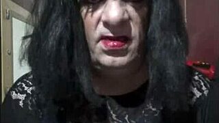 Эй, сисси-трансвестит, нравится эта анальная игрушка? Мастурбация так хороша!