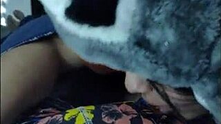 White Moon wants to suck the beautiful babe's cock