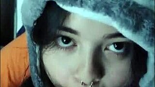 White Moon wants to suck the beautiful babe's cock