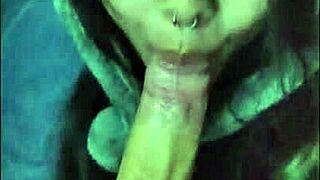 White Moon wants to suck the beautiful babe's cock