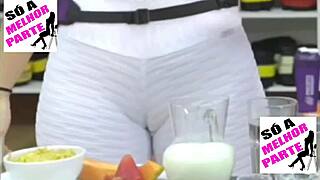 kelly key's big pussy rips leggings in cameltoe