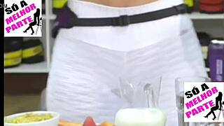 kelly key's big pussy rips leggings in cameltoe