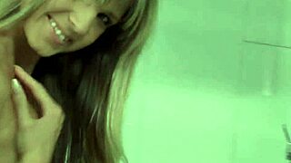 dp loving teen babe pleases two cocks 😍