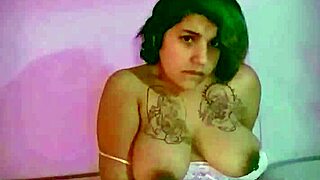 jugando con mi dildo y vibrador al mismo tiempo doble penetracion