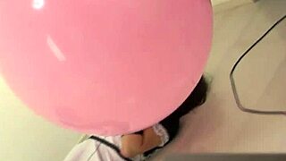 بحب ألحس الإبطين وببصق اللعاب بشهوة