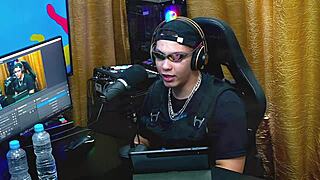 Flora Vip Ficou T�o A Vontade No Podcast Que Tirou Os Peitos Pra Fora O Ruan Mostrou O Pau Pra Ela - Podcast P�pum No Barraco