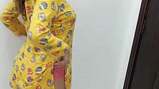 Sobia Nasir Clear Dirty Urdu Hindi Talking With Moaning On Whatsapp Video Call With Her Client Use Headphones For Pleasure!