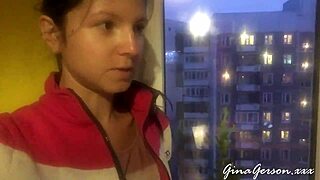 Czekając na wizę, poznałem chudą rosyjską blondynkę na zewnątrz