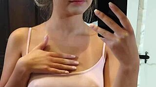 mia piper masturbates in front of the mirror 😍