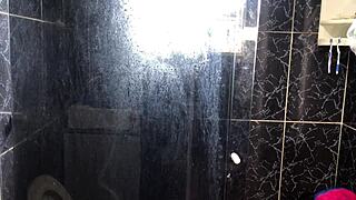 I watch novinho fuck his friend's sexy aunt in her bathroom