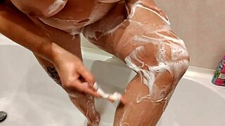 Emma's Pussy Shaving Close Up!