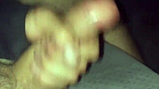 Kingcock05 masturbating his big cock 😏