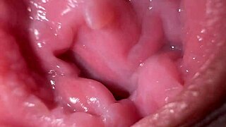 Prim-plan cu pizda larg desfăcută și vorbe murdare