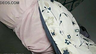 Heute Nacht das Bett mit meiner geilen Stiefmutter teilen