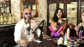 ela ganha titulo sensual com brinquedinho na buceta 😈💦