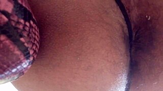 me masturbo en tacones rosas?