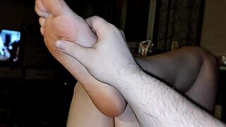 Stepmom's smelly soles and feet. Milf fetish with panties and homemade amateurs.