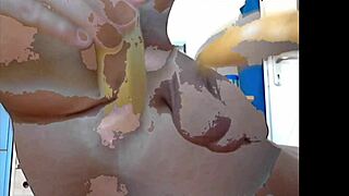 Watch this gay bodybuilder get fucked with a big banana in his ass