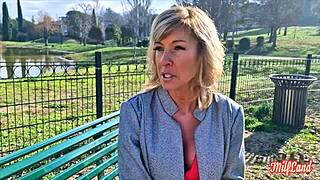 Emmy, en belgisk milf, brenner av lyst i del 1. Kan ikke motstå hennes sexy franske sjarm!